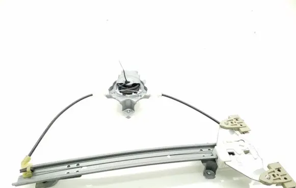 Nissan Qashqai+2 Rear window lifting mechanism without motor
