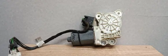 Mercedes-Benz E W211 Front door window regulator motor A2118202942 993626101