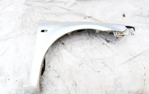 Mazda 6 Fender Sidabrine