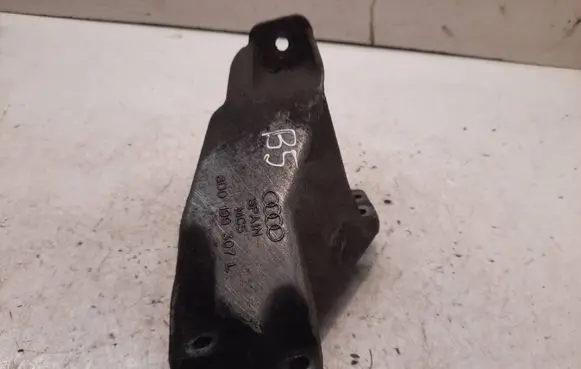 Volkswagen PASSAT B5 Engine mounting bracket 8D0199307L