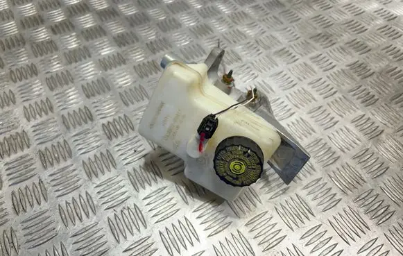 Mercedes-Benz ML W164 Master brake cylinder 26415600104 628215610