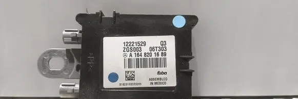 Mercedes-Benz R W251 Aerial antenna amplifier A1648201689 12221529 ZGS003