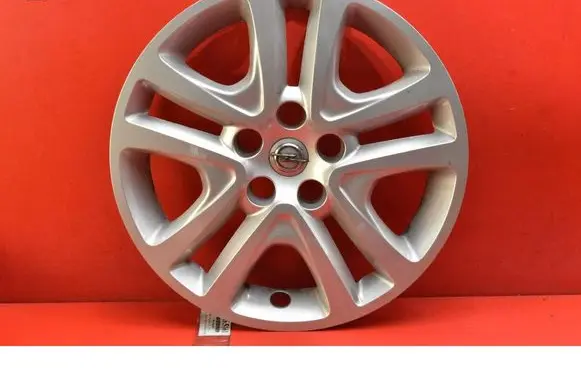 Bedford Astra R17 wheel hub/cap/trim 13409779