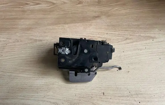 Audi A6 S6 C5 4B Front door lock 4B1837016G 401837016