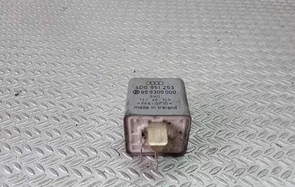 Audi A8 S8 D2 4D Fuel pump relay 4D0951253 899309000