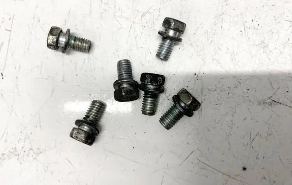 Toyota Avensis T270 Nuts/bolts 