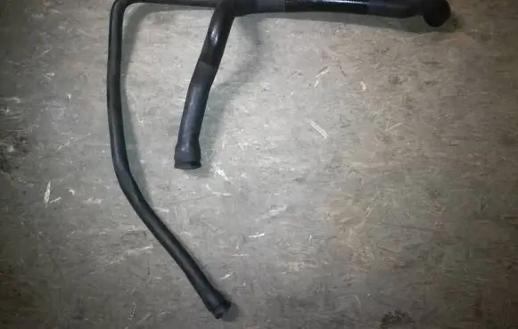 Mercedes-Benz SL R107 Engine coolant pipe/hose 1075012482