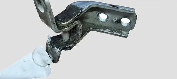 KIA Sorento Front door upper hinge