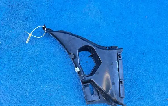 BMW X6 F16 Front bumper mounting bracket 8056505