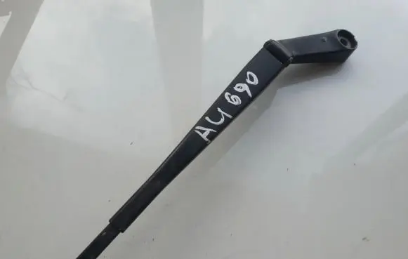 Volkswagen Golf III Front wiper blade arm 1H1955410B