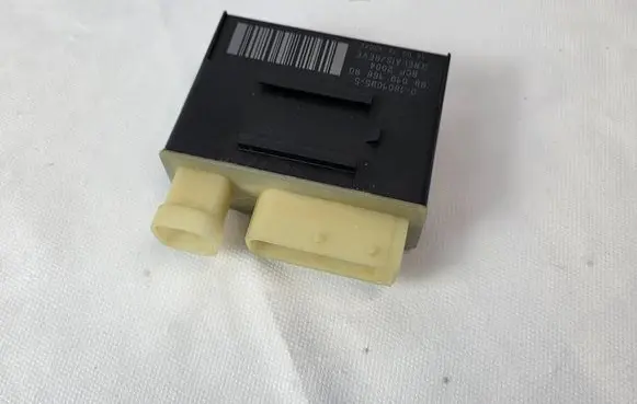 Citroen C4 II Picasso Coolant fan relay 9801916680 018010955 03124304
