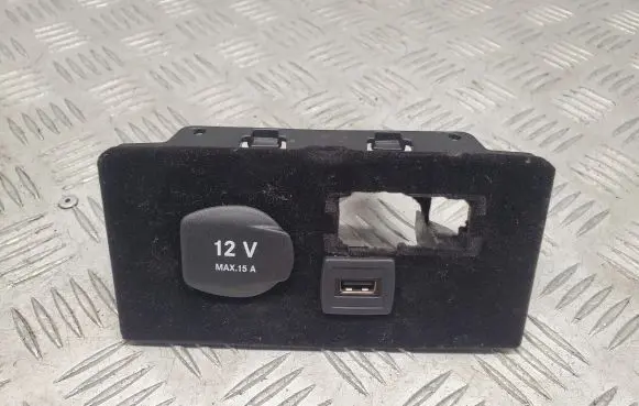 Mercedes-Benz CLS C218 X218 USB socket connector A2188210311 A2188200187