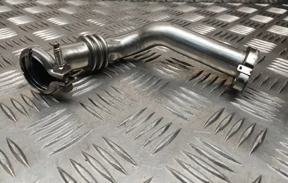 Volkswagen Polo V 6R EGR valve line/pipe/hose 03P131521