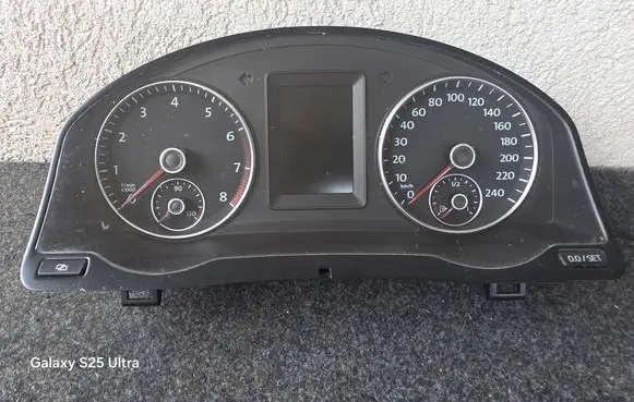 Volkswagen Golf Plus Speedometer (instrument cluster) 5M0920871