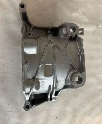 Volvo XC60 Generator/alternator bracket 31480101