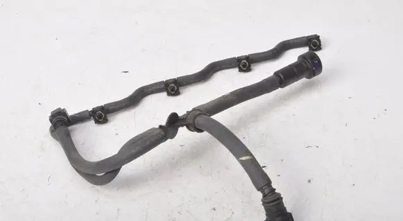 Volvo V60 Fuel injector supply line/pipe 31452374