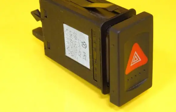 Volkswagen PASSAT B5 Hazard light switch 3B0953235E
