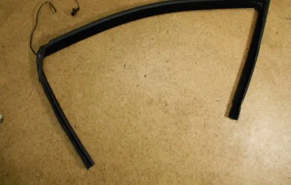 Maserati Quattroporte Rubber seal front door window/glass 