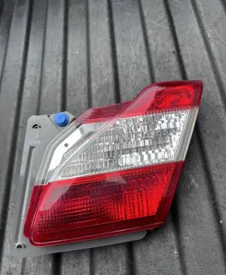 Infiniti M30 Tailgate rear/tail lights P9074 P8642