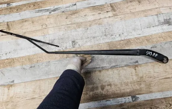 Chrysler Grand Voyager V Front wiper blade arm 05113044AA