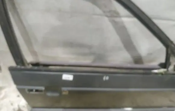 Volkswagen PASSAT B3 Front door glass trim molding 