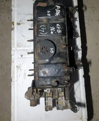 Peugeot 306 Engine head 9610923010