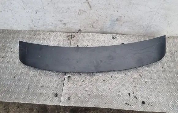 Tailgate/trunk spoiler