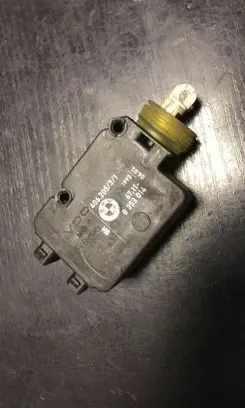Fuel tank cap lock motor