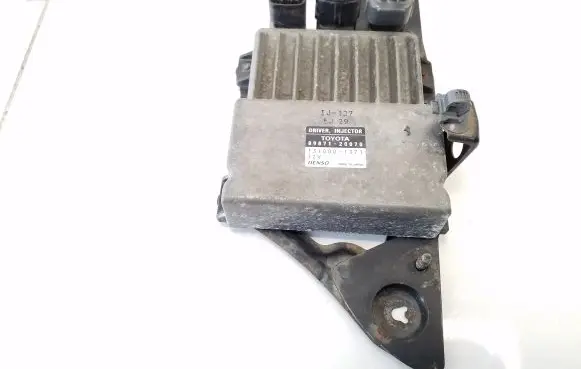 Toyota Avensis T250 Fuel injection control unit/module 8987120070