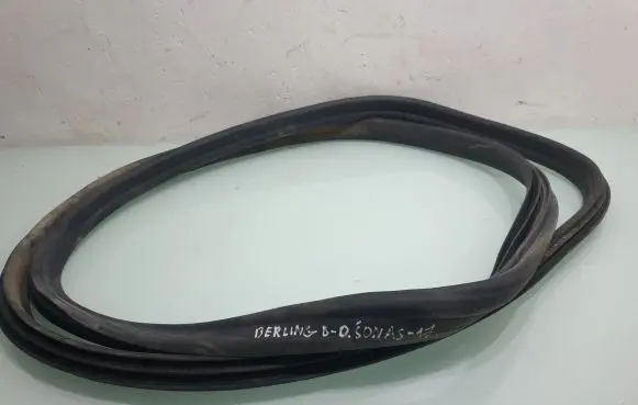 Trunk rubber seal (body)