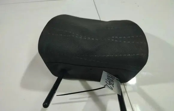 Toyota Yaris Front seat headrest 