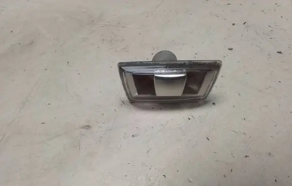 Volkswagen PASSAT B6 Front fender indicator light 13252455 13252456