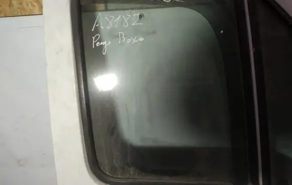 Peugeot Boxer Front door window glass four-door as2