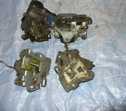 Mercedes-Benz W123 Front door lock 1237201735