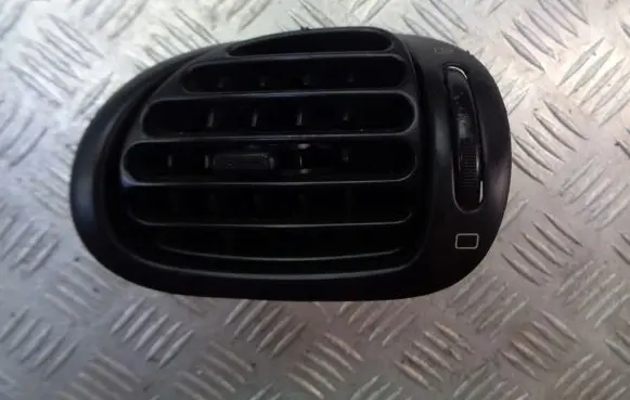 Peugeot 206 Dashboard side air vent grill/cover trim