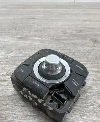 Multifunctional control switch/knob
