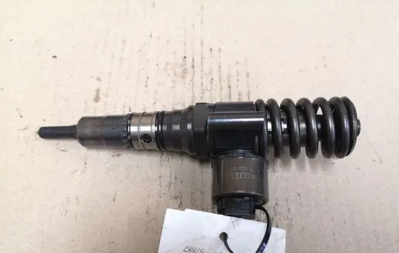 Audi A4 S4 B7 8E 8H Fuel injector 03G130073G