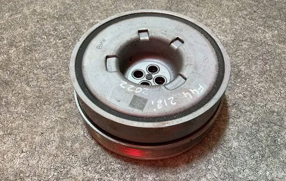 BMW 2 F44 Crankshaft pulley 8687695