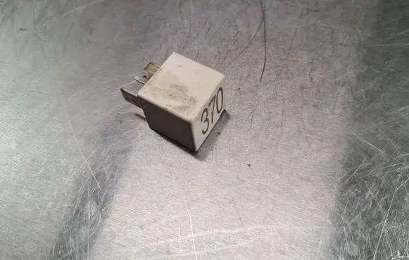 Audi A6 S6 C4 4A Other relay 8D0951253