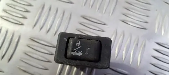 Nissan Primera Tailgate opening switch 