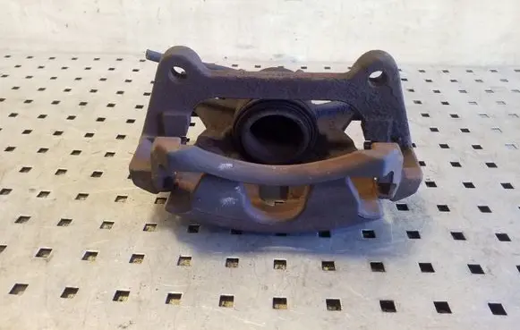 Volkswagen PASSAT B8 Front brake caliper