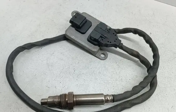 Mercedes-Benz C W205 Lambda probe sensor A0009053706 5WK96683F 0009053706