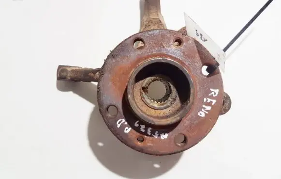 Renault Rapid Front wheel hub