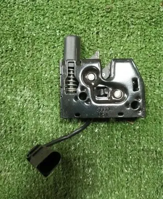 Audi A1 Engine bonnet/hood lock/catch 8X0823509C