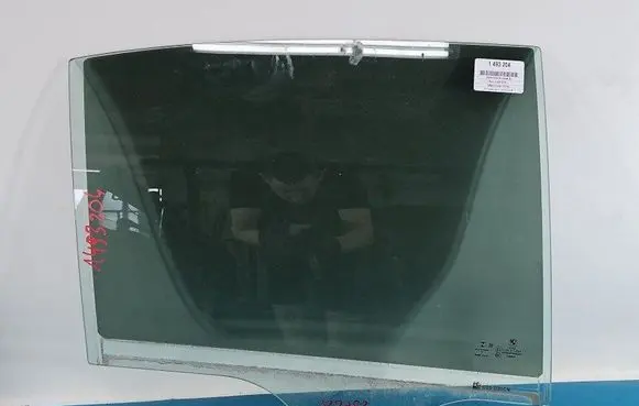 Rear door window glass