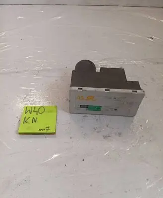 Audi A4 S4 B5 8D Central locking vacuum pump 1212123