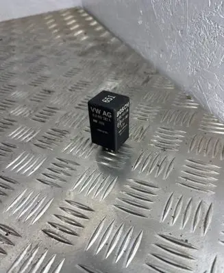 Audi A6 S6 C7 4G Glow plug pre-heat relay 4L0907282A 0281003106