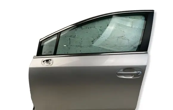 Toyota Avensis T270 Front door 