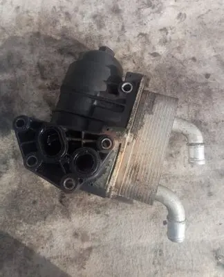 Hyundai Santa Fe Oil filter mounting bracket