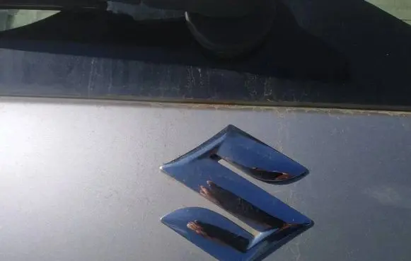 Manufacturer badge logo/emblem